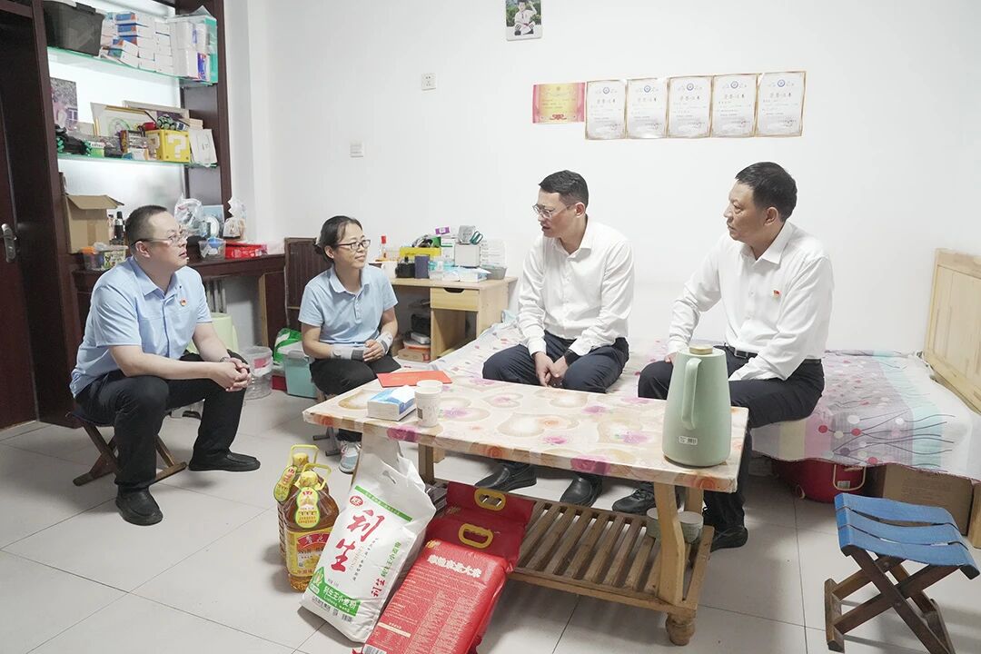 慰问1.jpg 慰问1.jpg